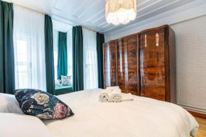 Historical 4-BR Home Steps from Beşiktaş Stadium & Bosphorus Views - Prime Nişantaşı Location!